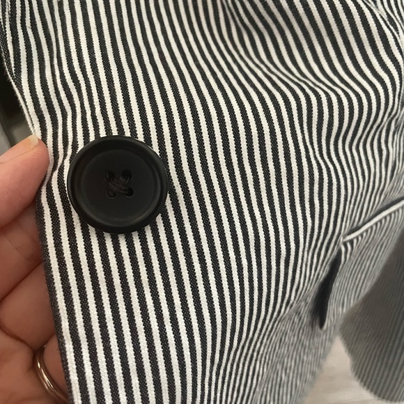 Blazer - Picture 4 of 8